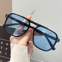 ⚡Black-framed blue tea slice