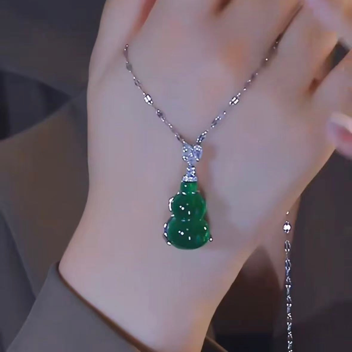 Oriental Charm Glass Green Necklace-H1